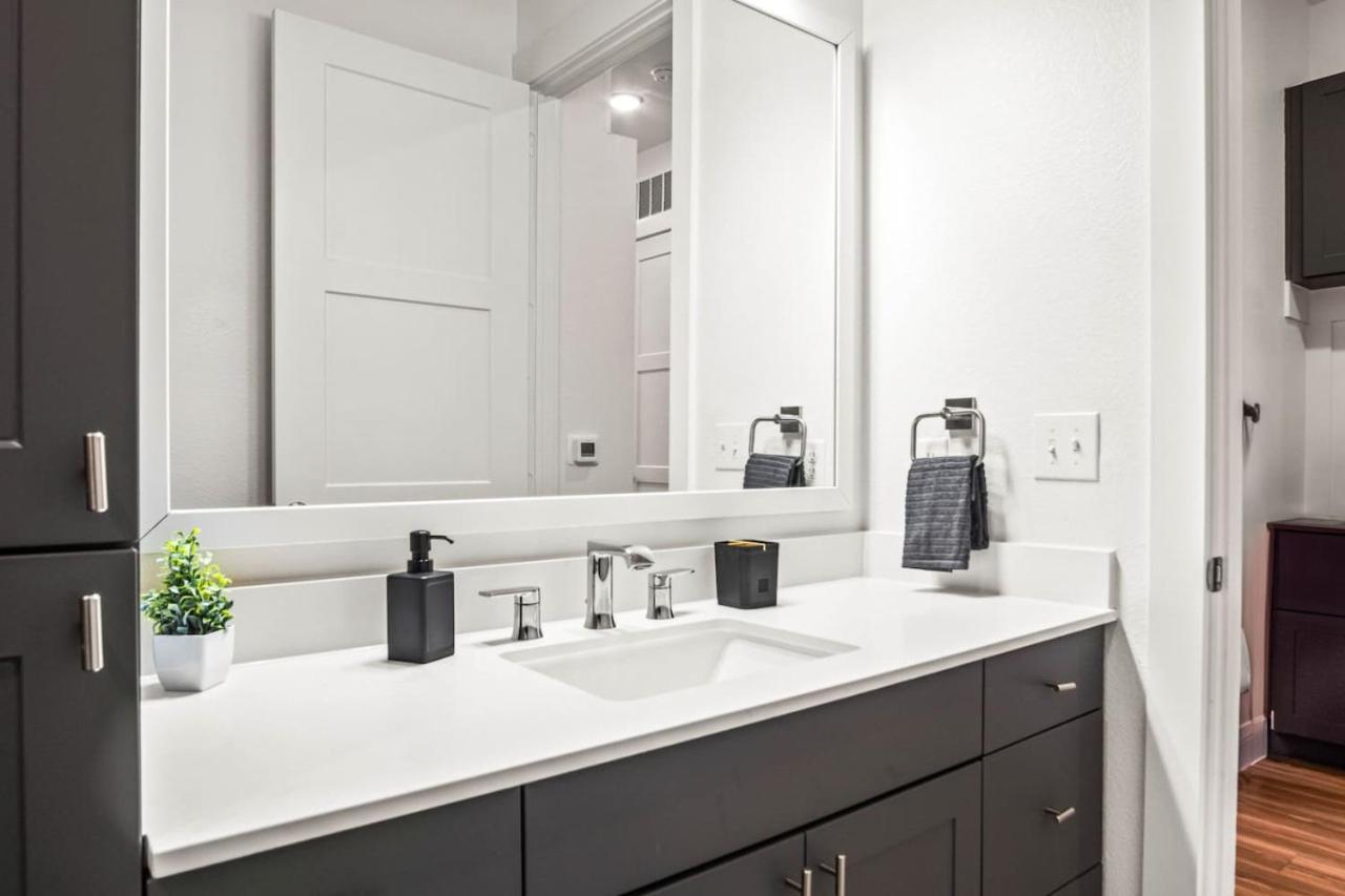 Luxurious New Unit 1Bd1Ba Pool, Golf Sim Lägenhet Austin Exteriör bild